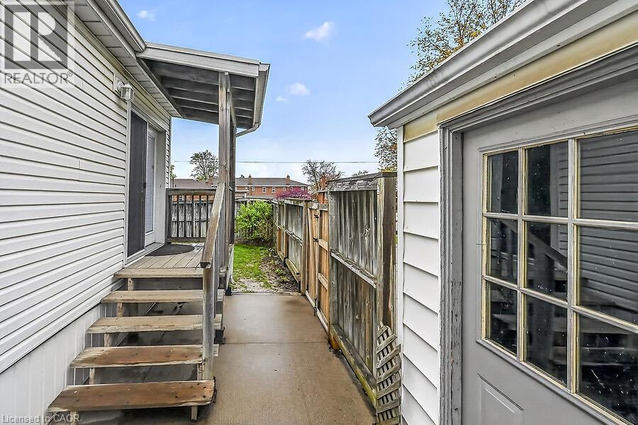 419 East 42Nd Street, Hamilton, ON - Outdoor With Exterior