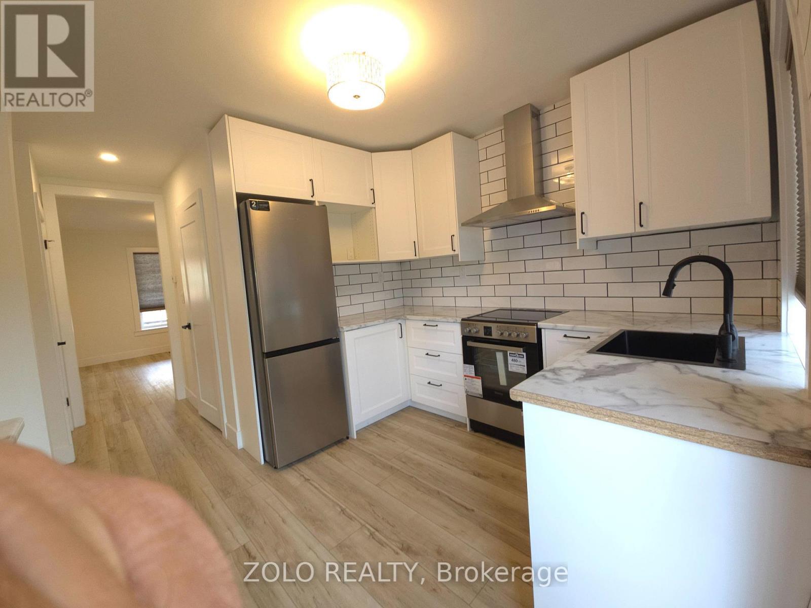 1504 King Street E, Hamilton, ON - Indoor Photo Showing Kitchen