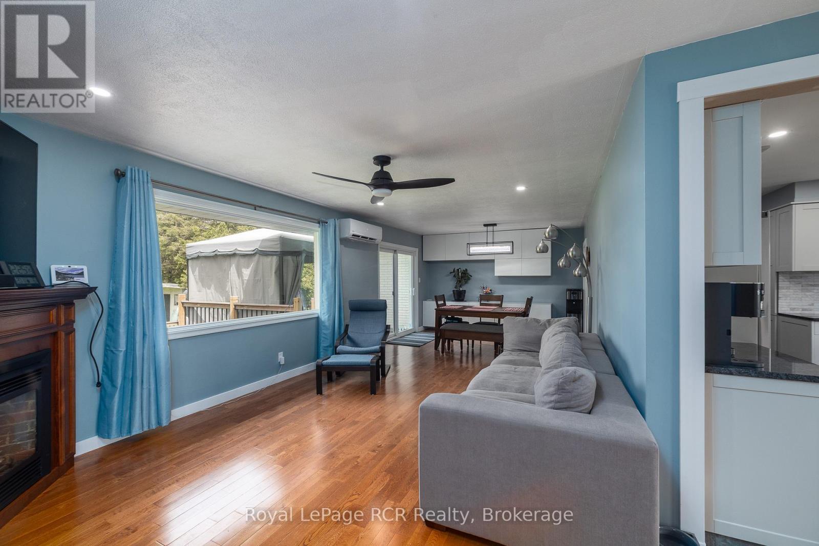 500 Main Street E, Southgate, ON - Indoor Photo Showing Living Room With Fireplace