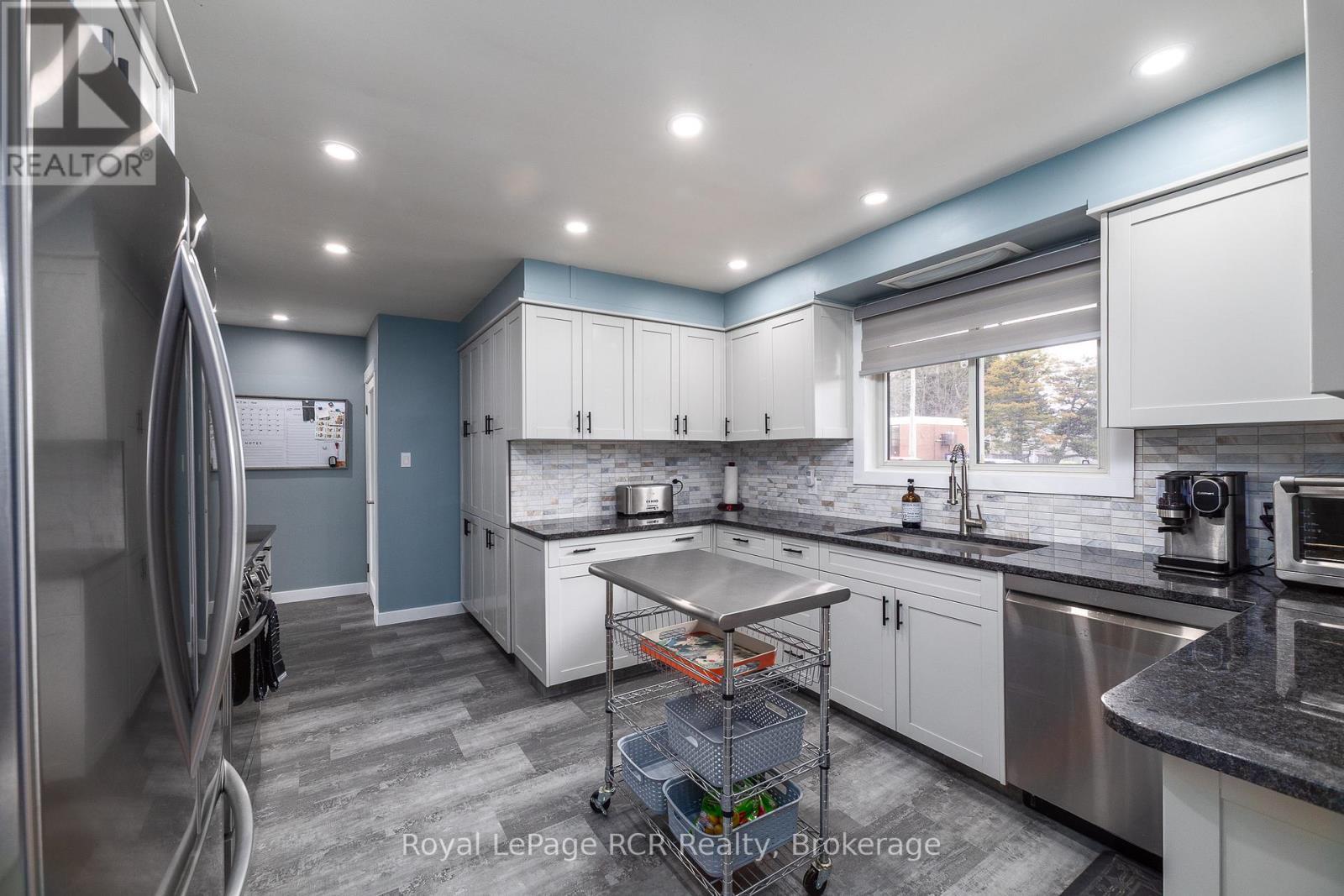 500 Main Street E, Southgate, ON - Indoor Photo Showing Kitchen With Upgraded Kitchen