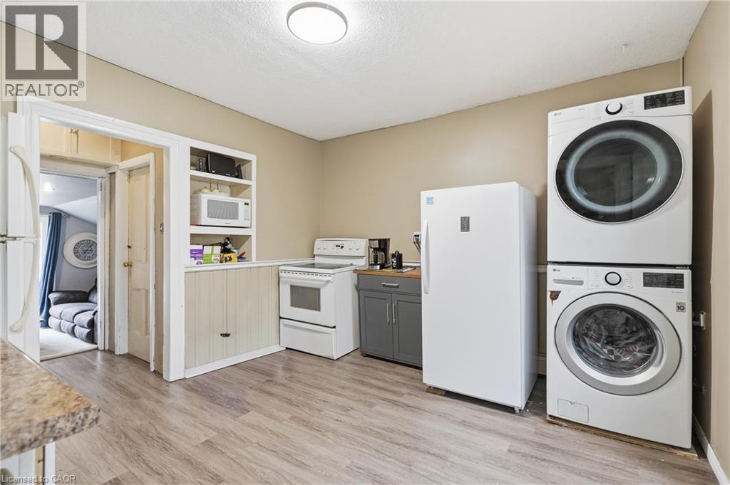 114 Grand Avenue S, Cambridge, ON - Indoor Photo Showing Laundry Room