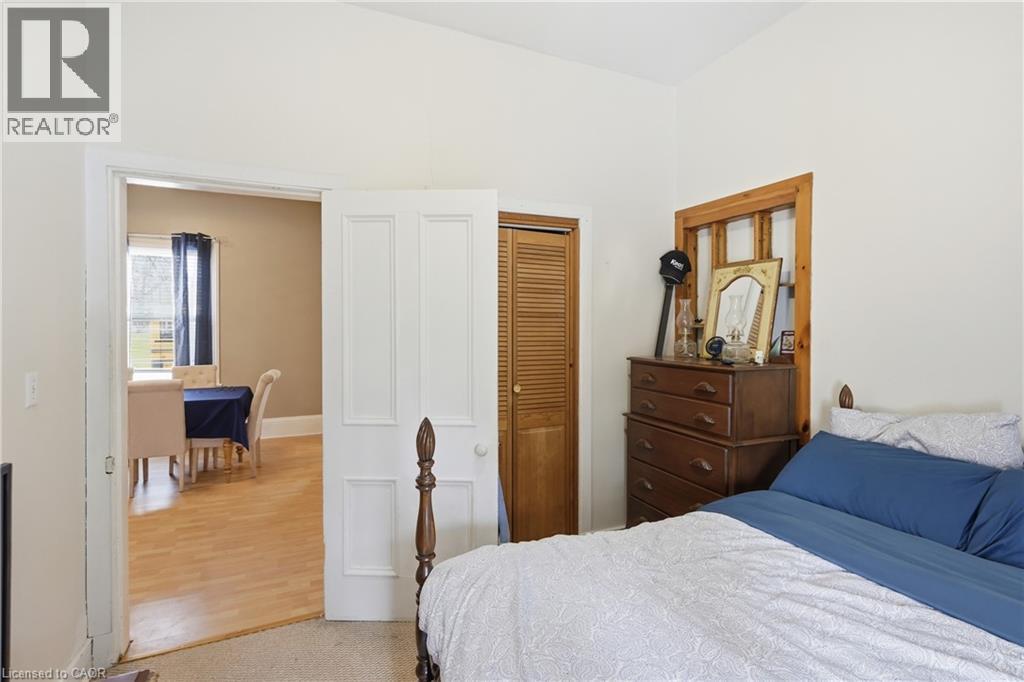 114 Grand Avenue S, Cambridge, ON - Indoor Photo Showing Bedroom