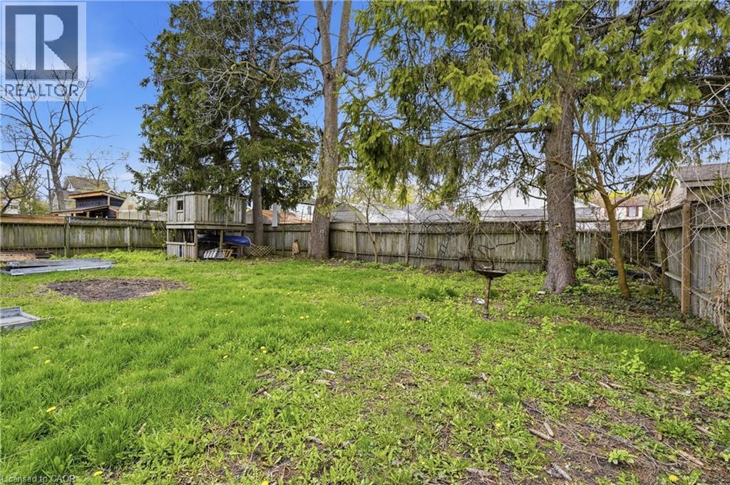 114 Grand Avenue S, Cambridge, ON - Outdoor With Backyard
