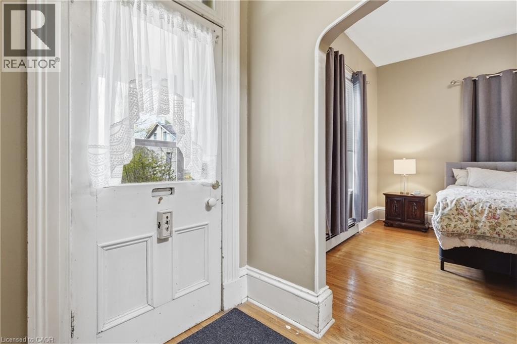 114 Grand Avenue S, Cambridge, ON - Indoor Photo Showing Bedroom