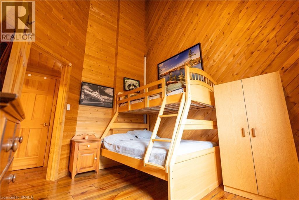 344 Perry Avenue, Killarney, ON - Indoor Photo Showing Bedroom