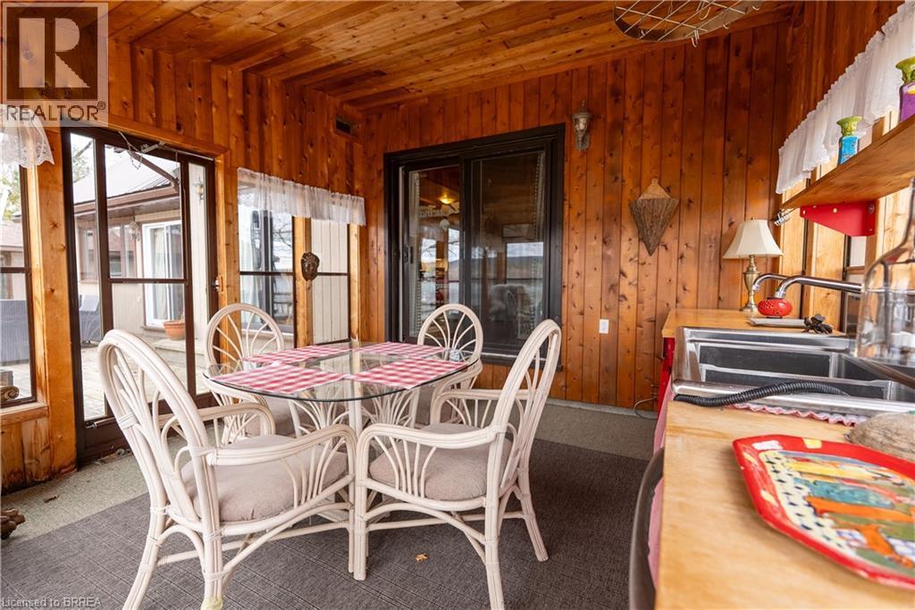 344 Perry Avenue, Killarney, ON - Indoor Photo Showing Dining Room