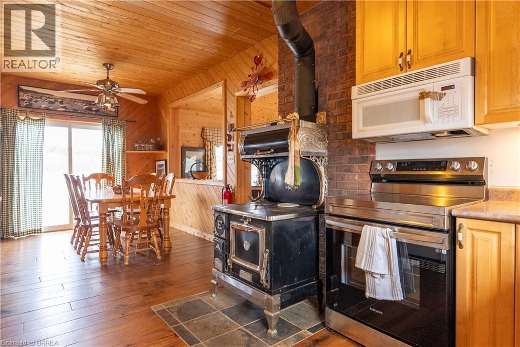 344 Perry Avenue, Killarney, ON - Indoor