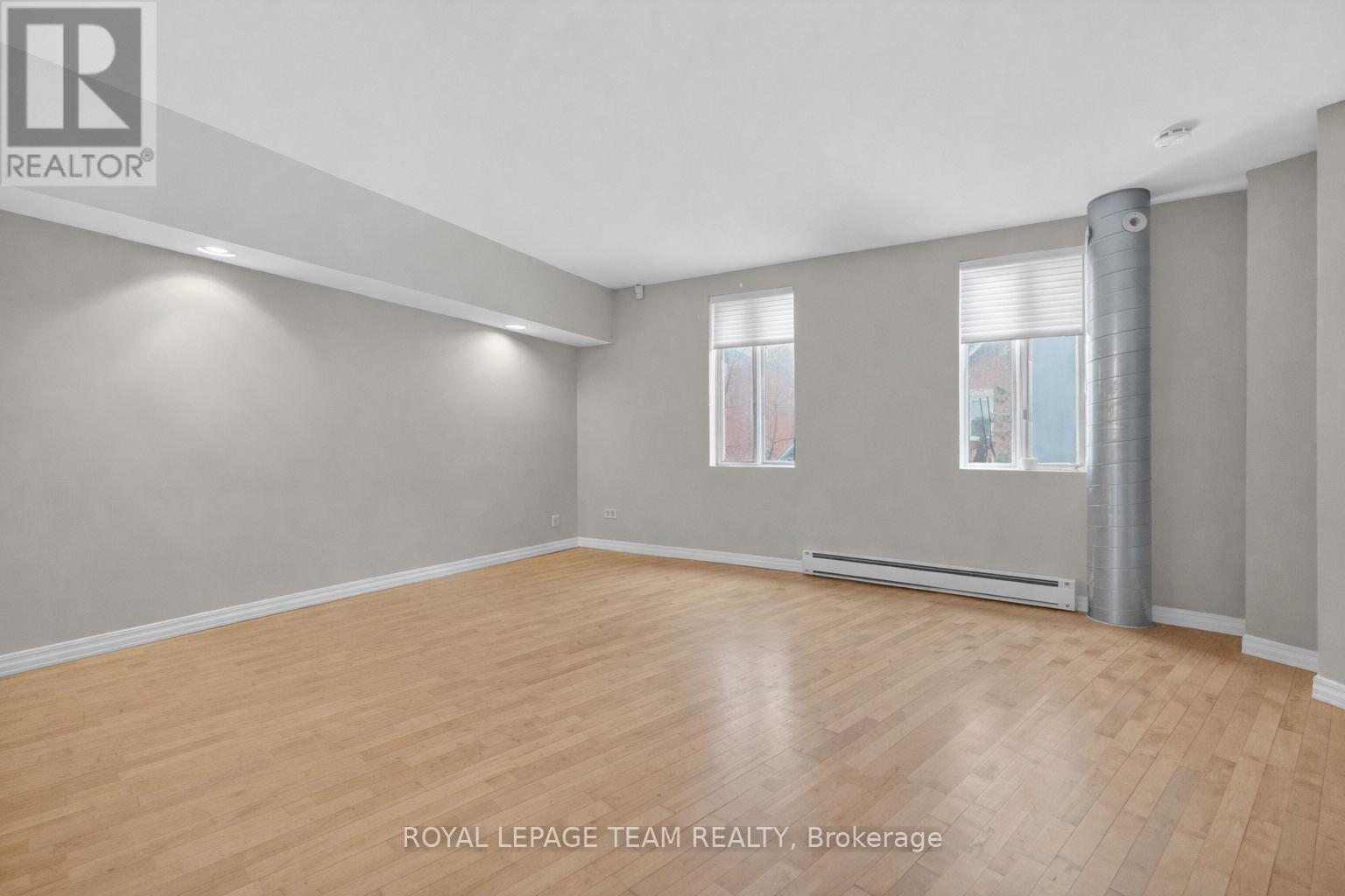 10 Lewis Street, Ottawa, ON - Indoor Photo Showing Other Room