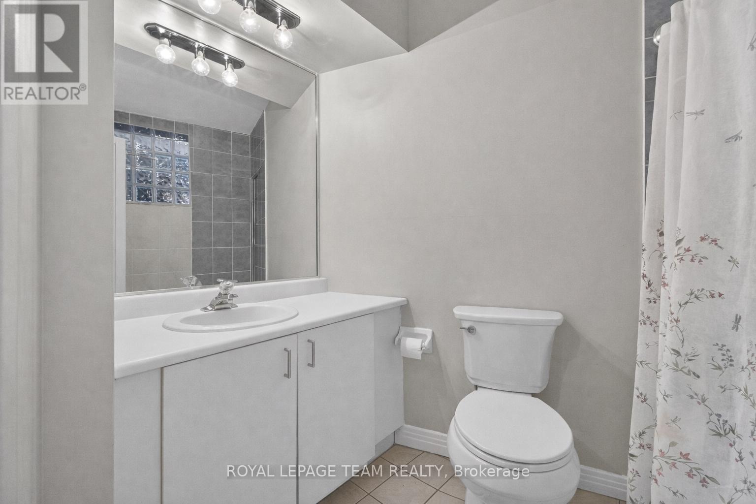 10 Lewis Street, Ottawa, ON - Indoor Photo Showing Bathroom