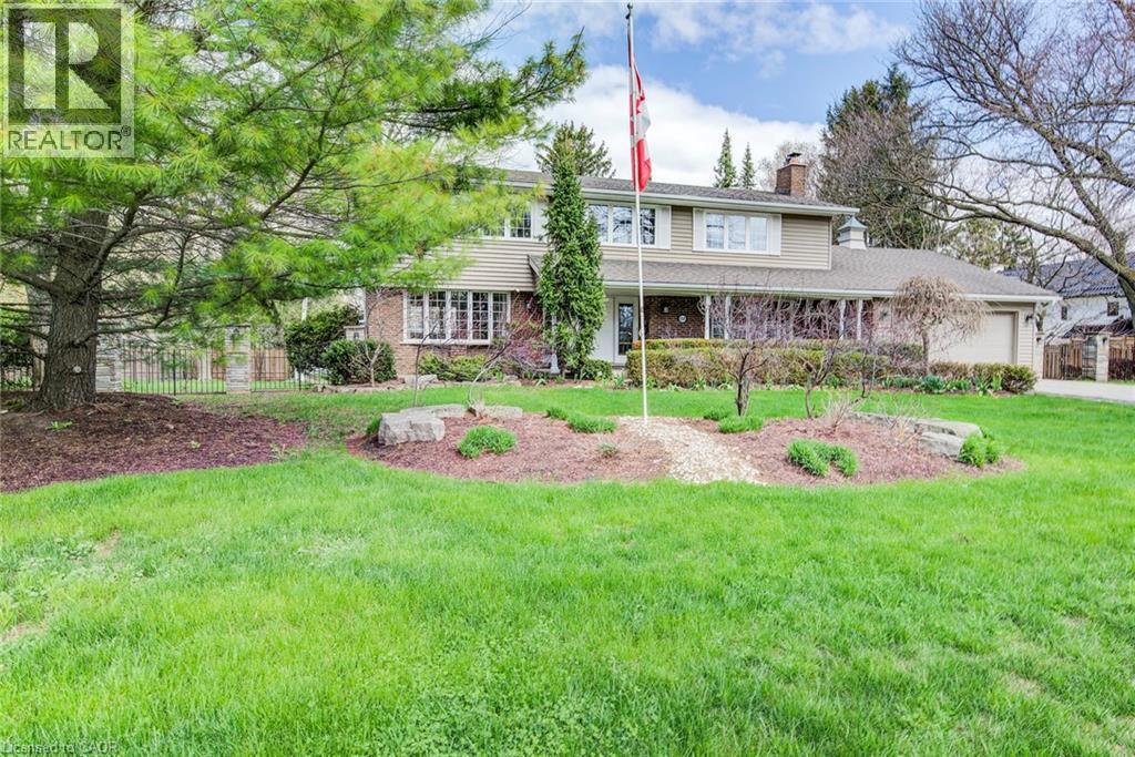 Traditional two-story residence featuring a brick and siding exterior, bay windows, and an attached two-car garage - 514 Colonial Drive, Waterloo, ON - Outdoor