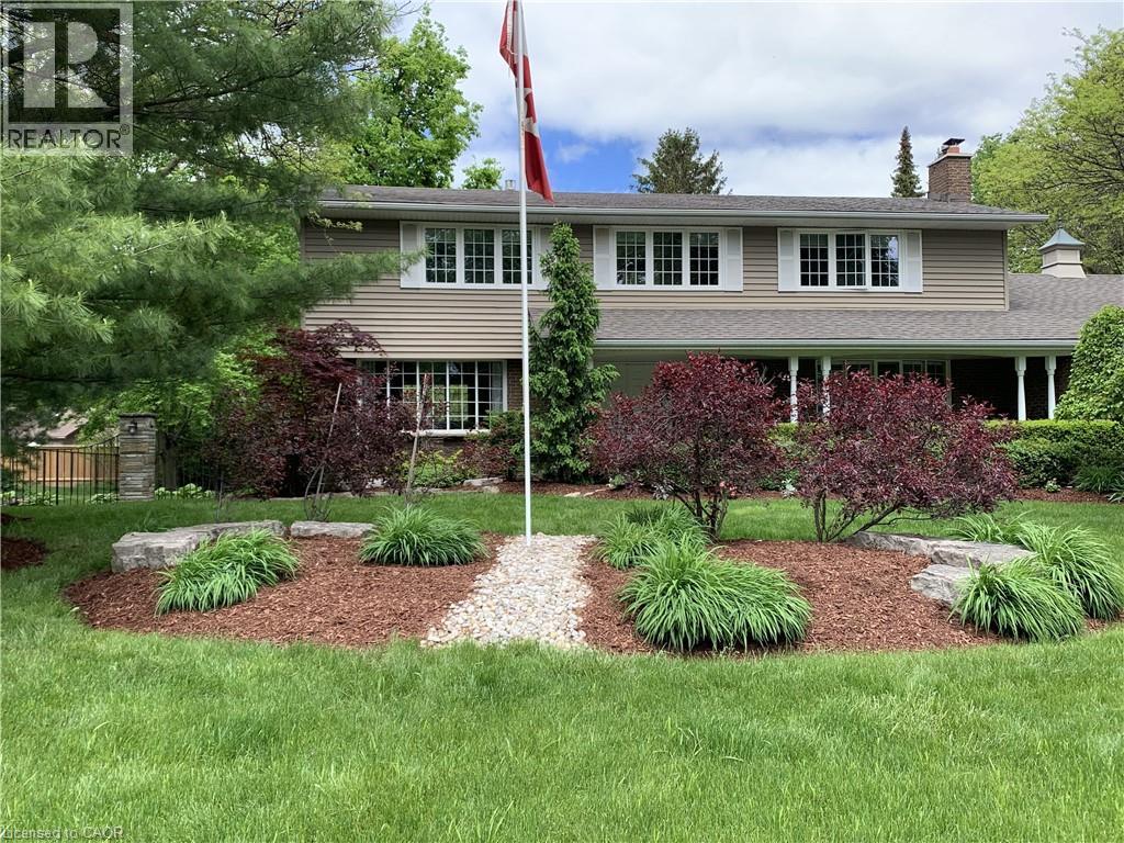 Two-story residence featuring tan siding and white trim - 514 Colonial Drive, Waterloo, ON - Outdoor