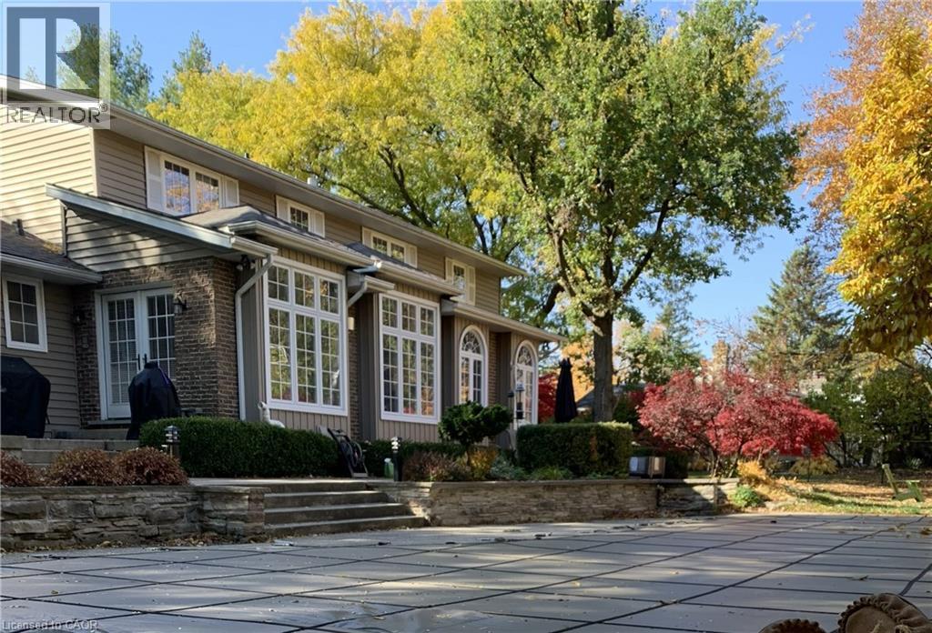 514 Colonial Drive, Waterloo, ON - Outdoor With Facade