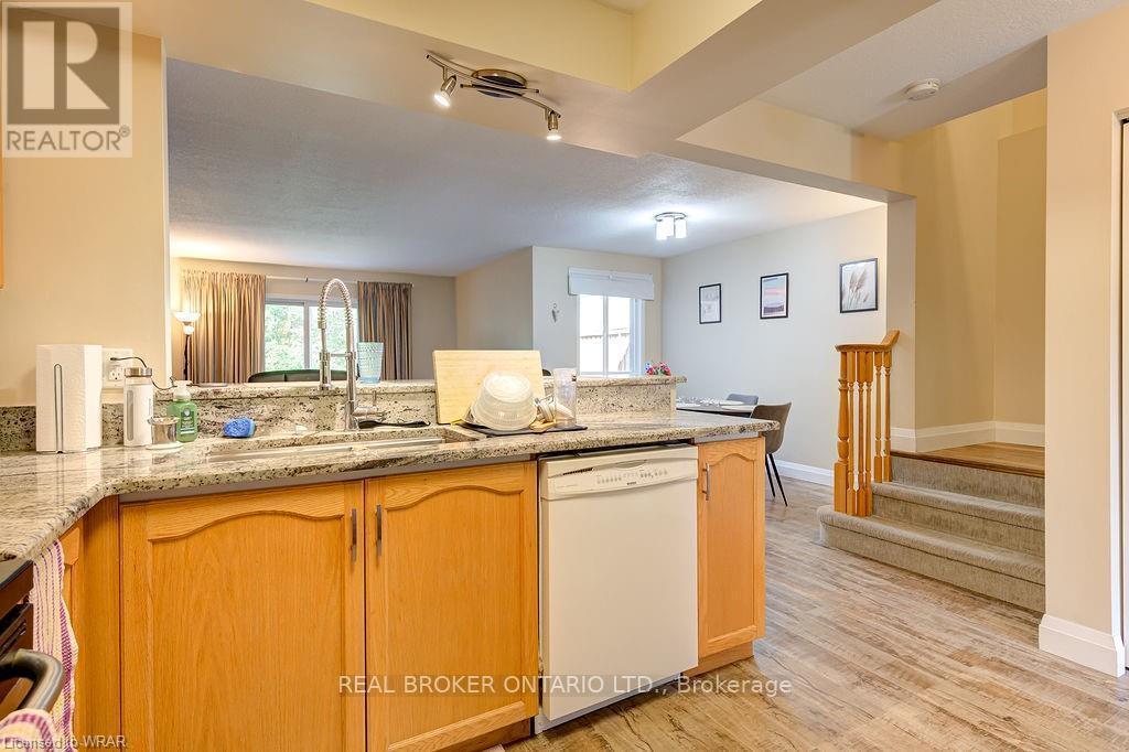 555 Mariner Drive, Waterloo, ON - Indoor Photo Showing Kitchen