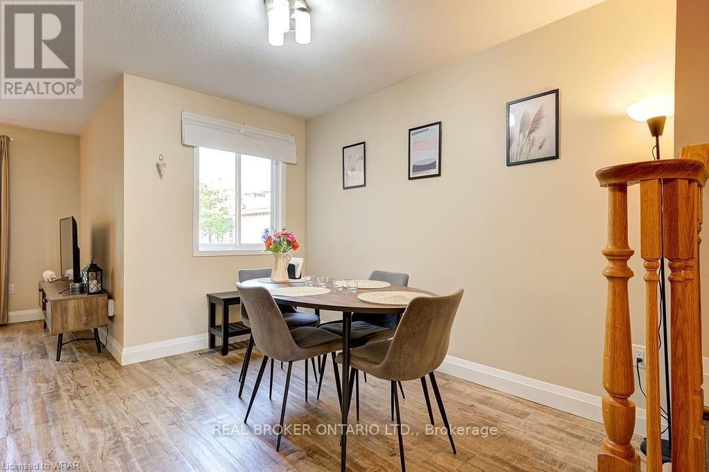 555 Mariner Drive, Waterloo, ON - Indoor Photo Showing Dining Room