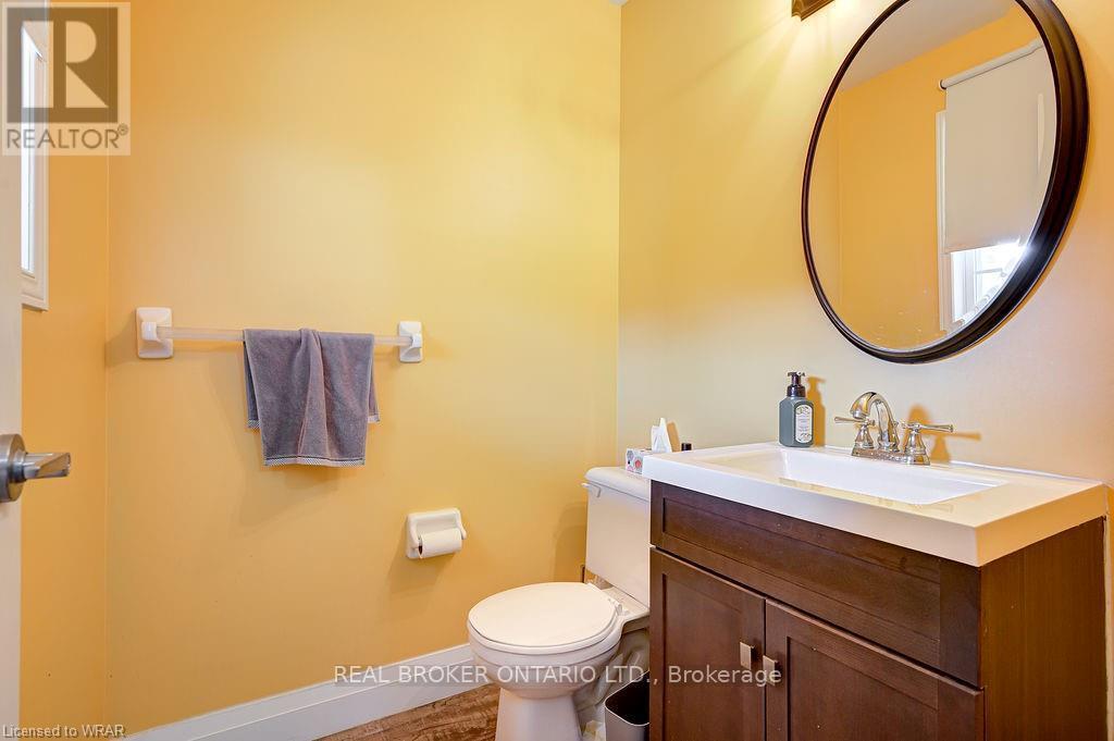 555 Mariner Drive, Waterloo, ON - Indoor Photo Showing Bathroom