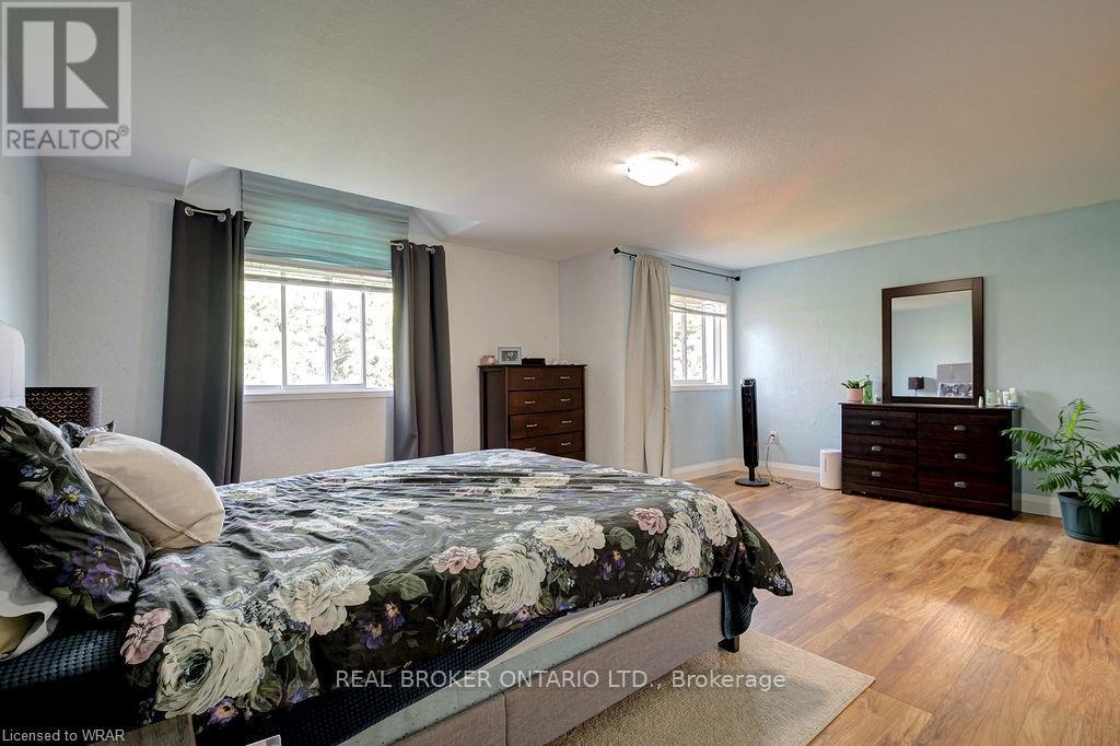555 Mariner Drive, Waterloo, ON - Indoor Photo Showing Bedroom