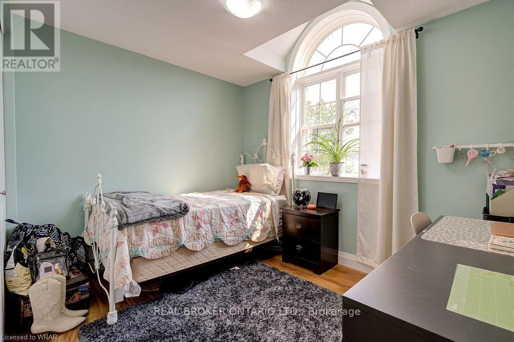 555 Mariner Drive, Waterloo, ON - Indoor Photo Showing Bedroom
