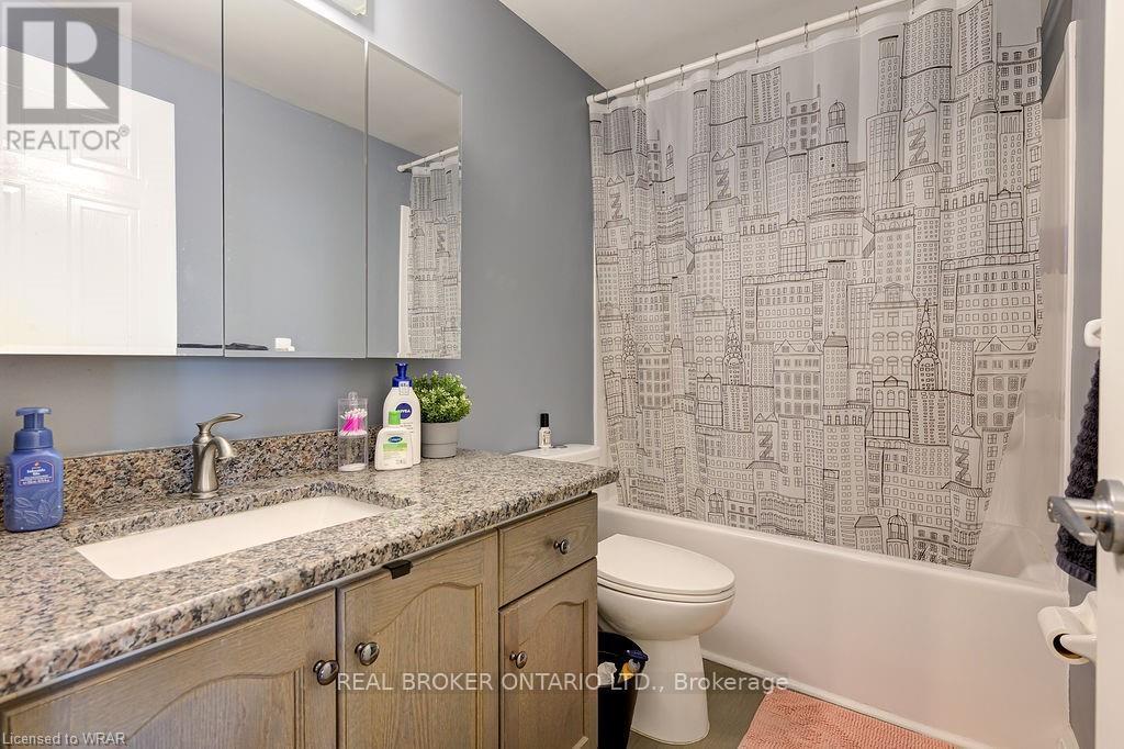 555 Mariner Drive, Waterloo, ON - Indoor Photo Showing Bathroom
