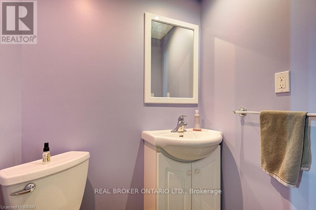 555 Mariner Drive, Waterloo, ON - Indoor Photo Showing Bathroom