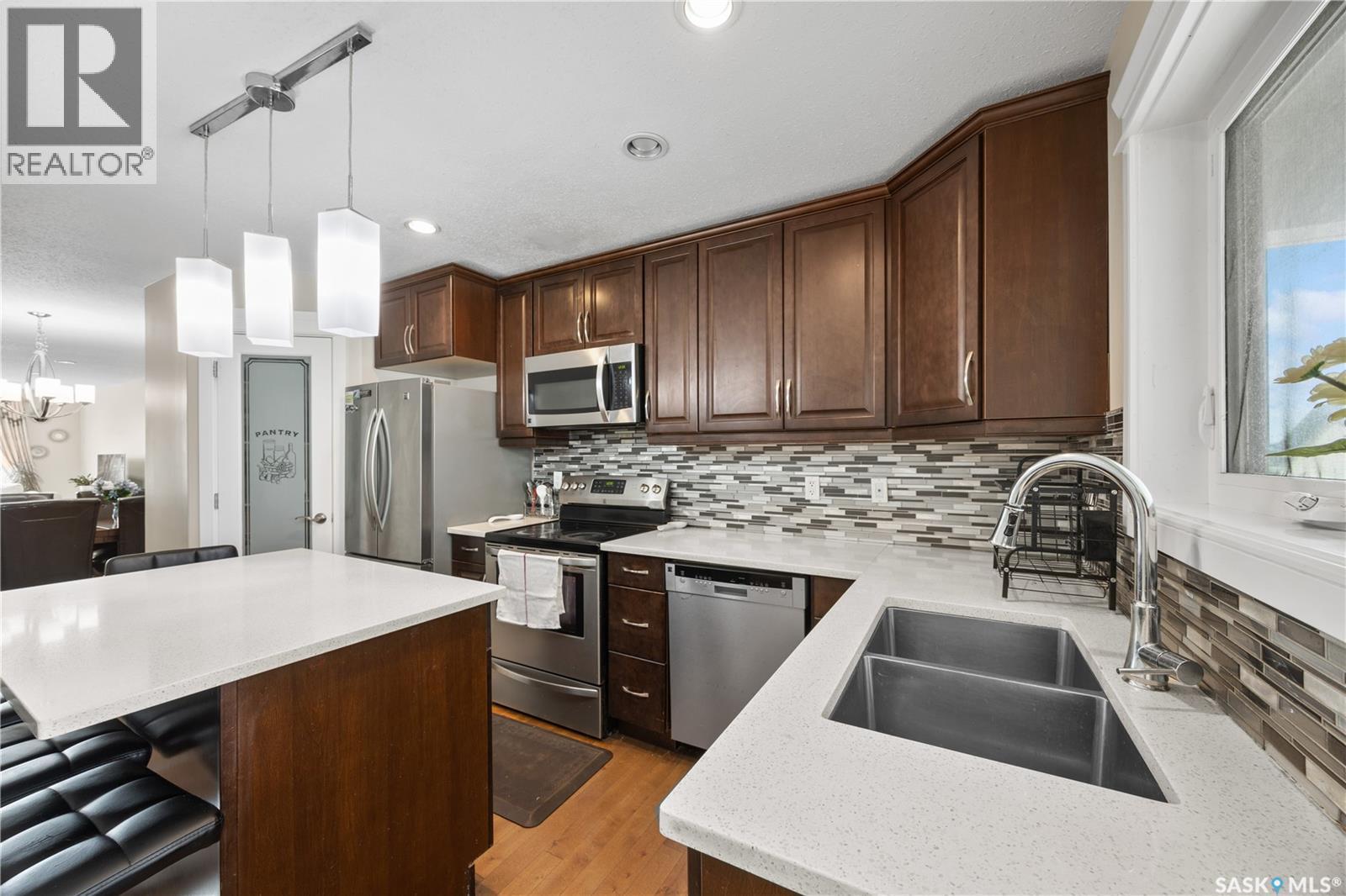 350 Marlatte Street, Saskatoon, SK - Indoor Photo Showing Kitchen With Double Sink With Upgraded Kitchen