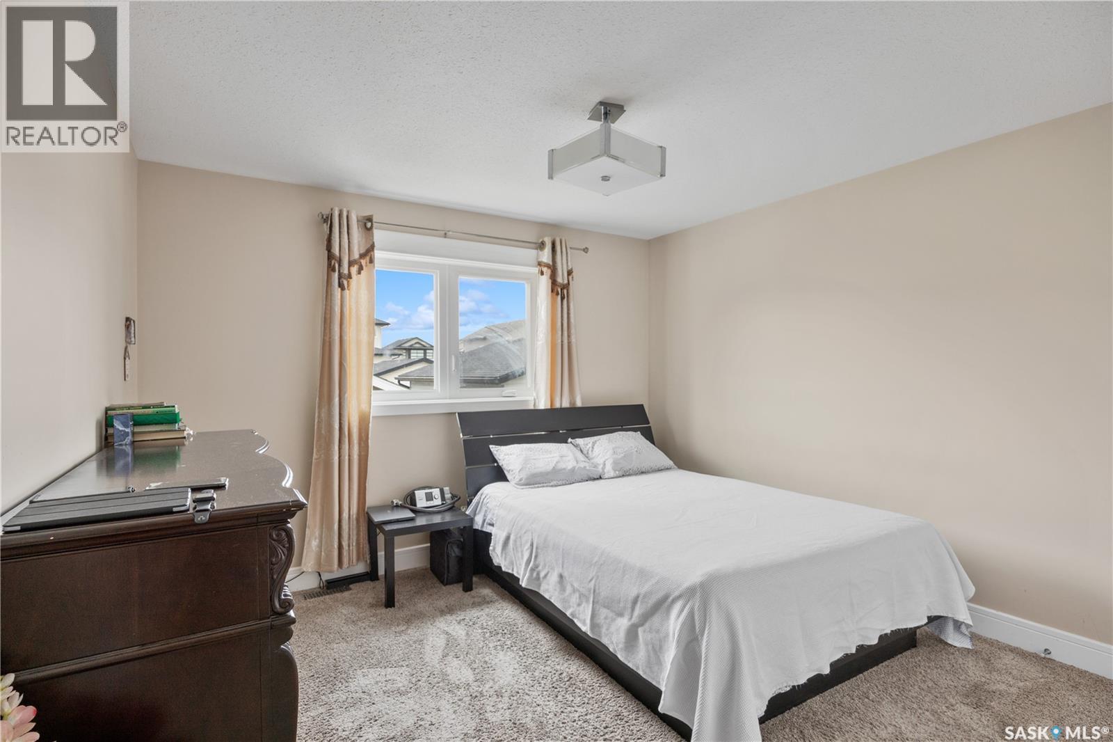 350 Marlatte Street, Saskatoon, SK - Indoor Photo Showing Bedroom