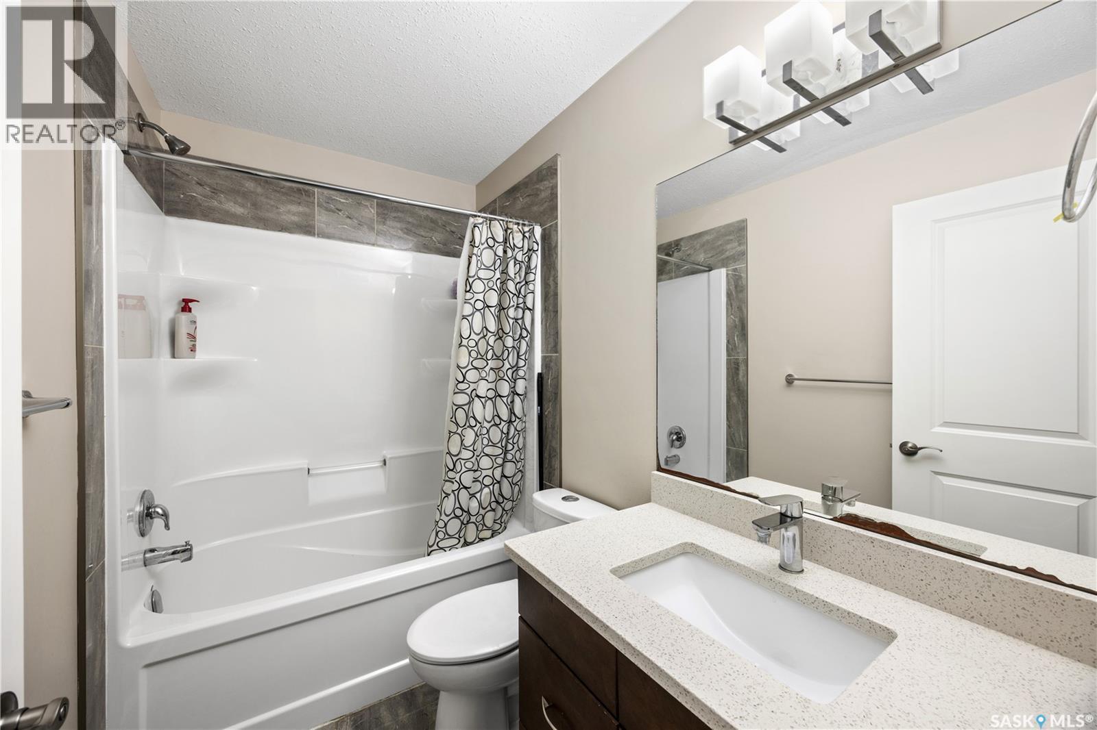 350 Marlatte Street, Saskatoon, SK - Indoor Photo Showing Bathroom