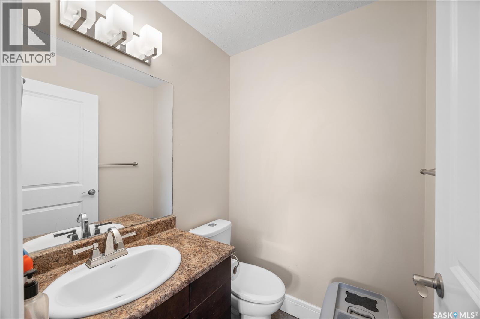350 Marlatte Street, Saskatoon, SK - Indoor Photo Showing Bathroom