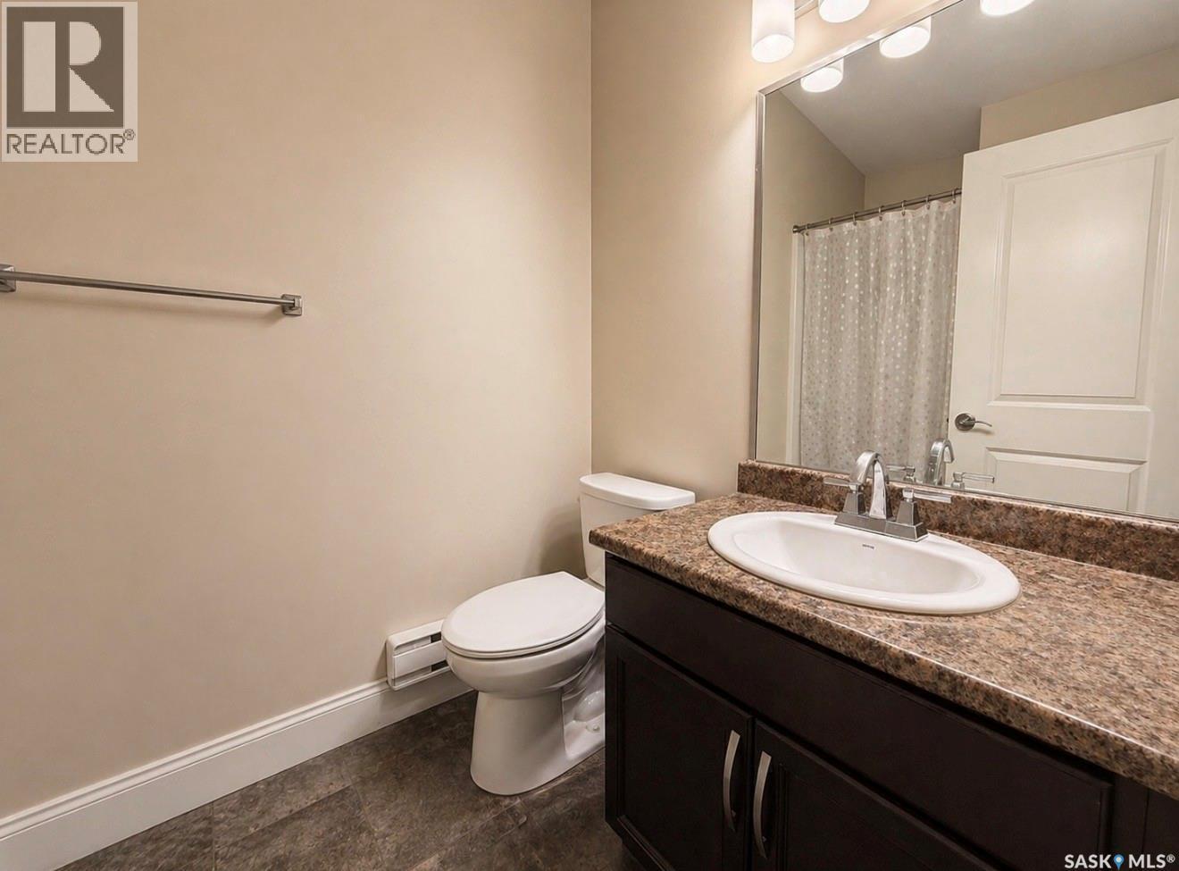 350 Marlatte Street, Saskatoon, SK - Indoor Photo Showing Bathroom