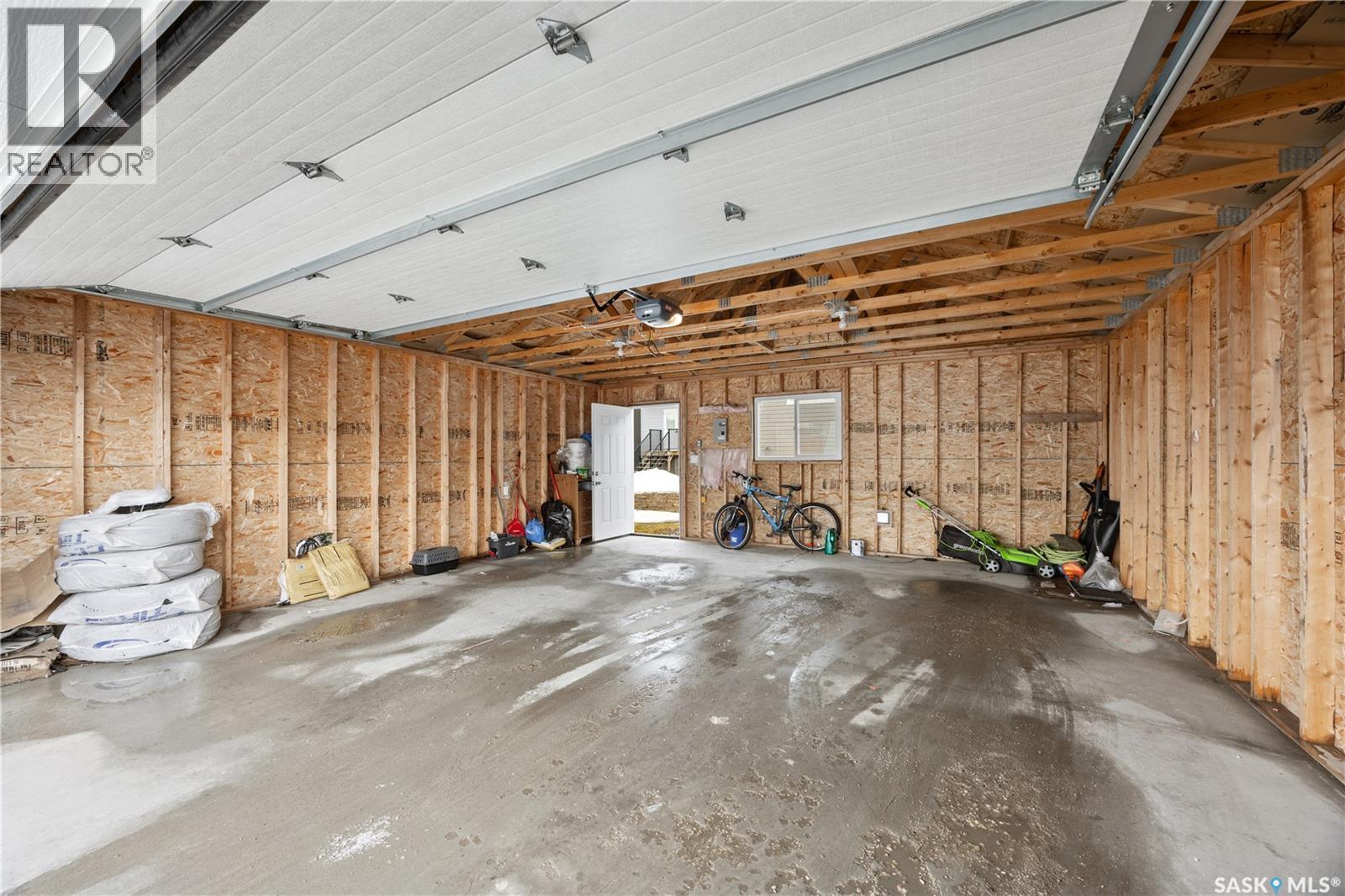 350 Marlatte Street, Saskatoon, SK - Indoor Photo Showing Garage