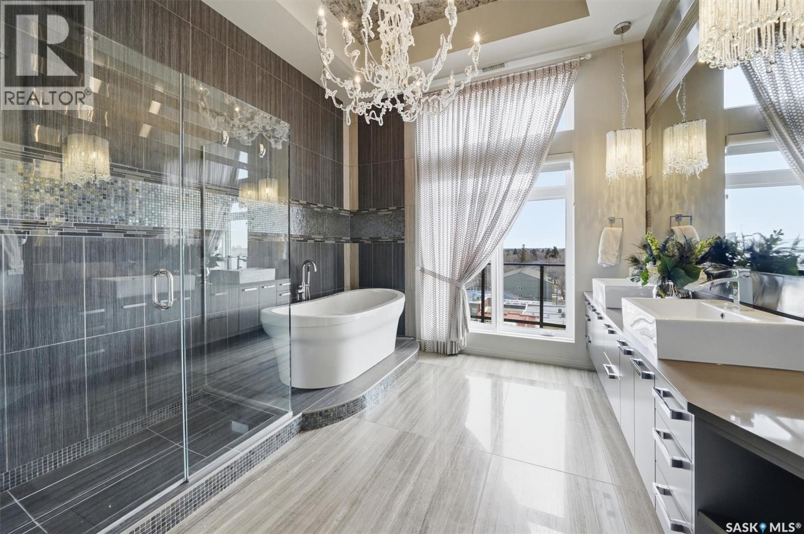 702 922 Broadway Avenue, Saskatoon, SK - Indoor Photo Showing Bathroom