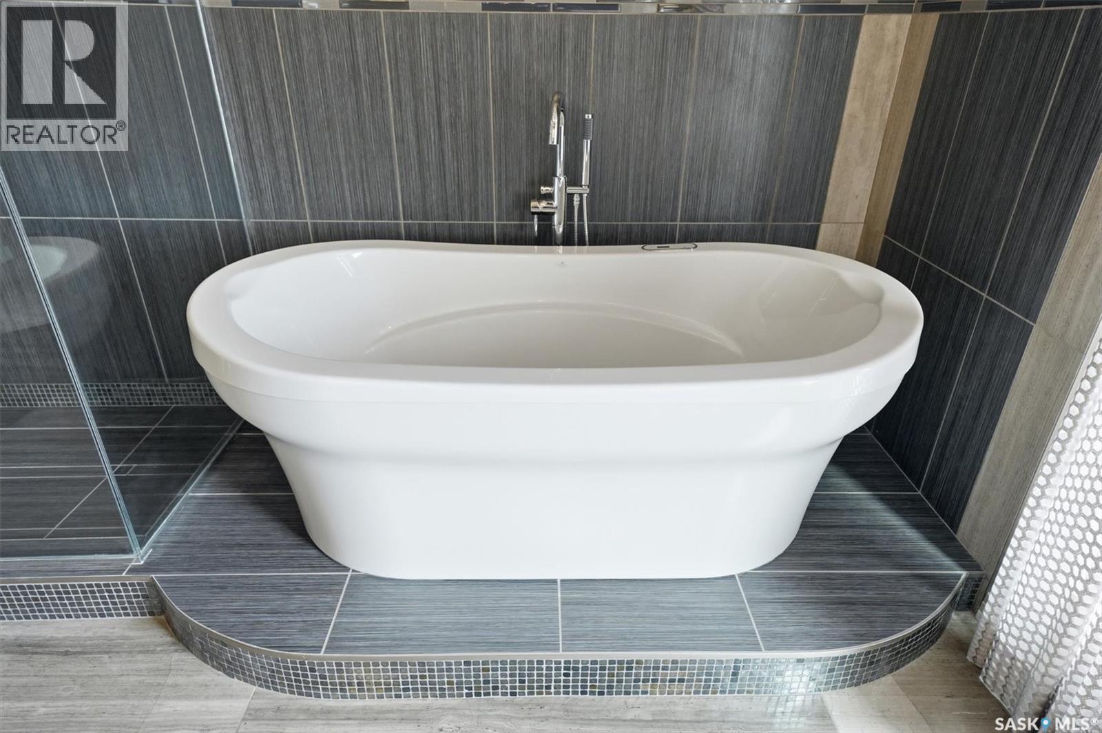 702 922 Broadway Avenue, Saskatoon, SK - Indoor Photo Showing Bathroom
