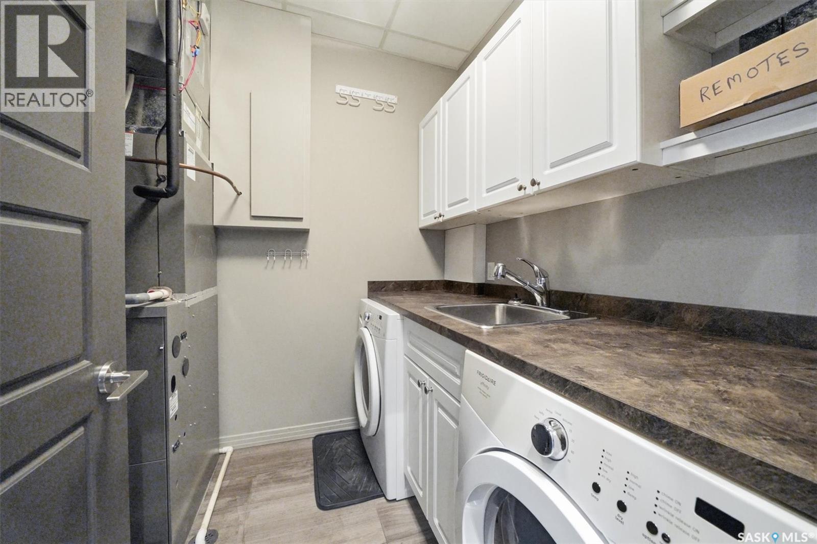 702 922 Broadway Avenue, Saskatoon, SK - Indoor Photo Showing Laundry Room