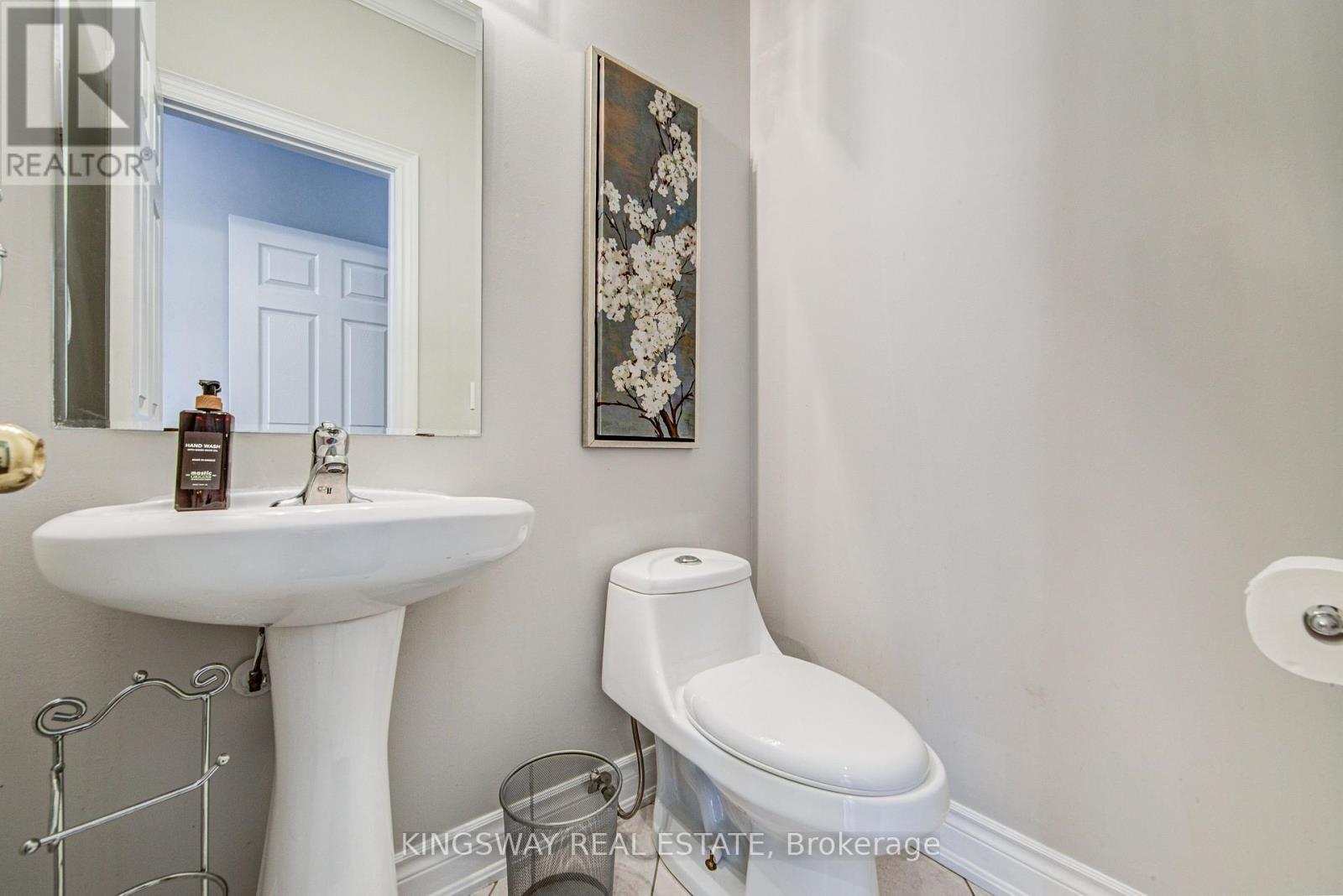 3199 Cotter Road, Burlington, ON - Indoor Photo Showing Bathroom