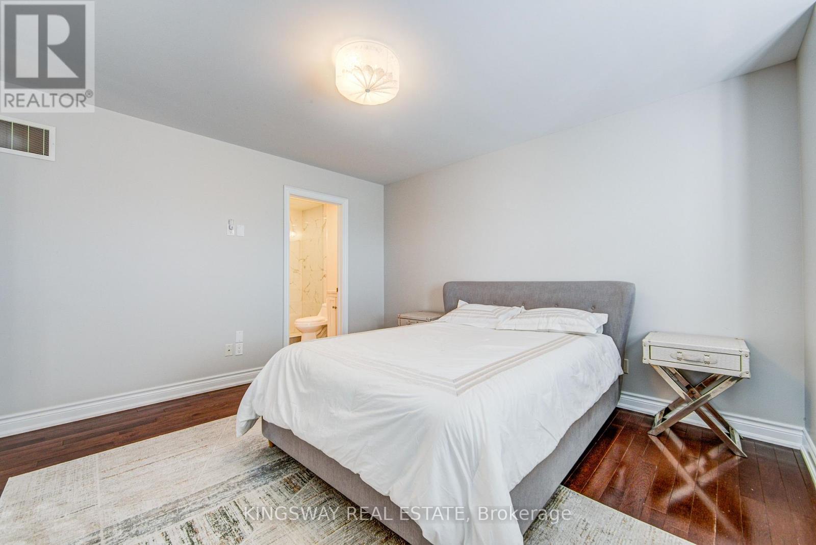 3199 Cotter Road, Burlington, ON - Indoor Photo Showing Bedroom