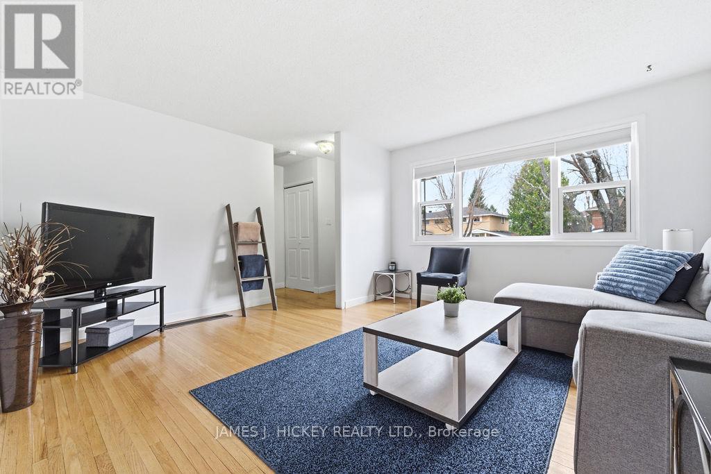 51 Frontenac Crescent, Deep River, ON - Indoor Photo Showing Living Room
