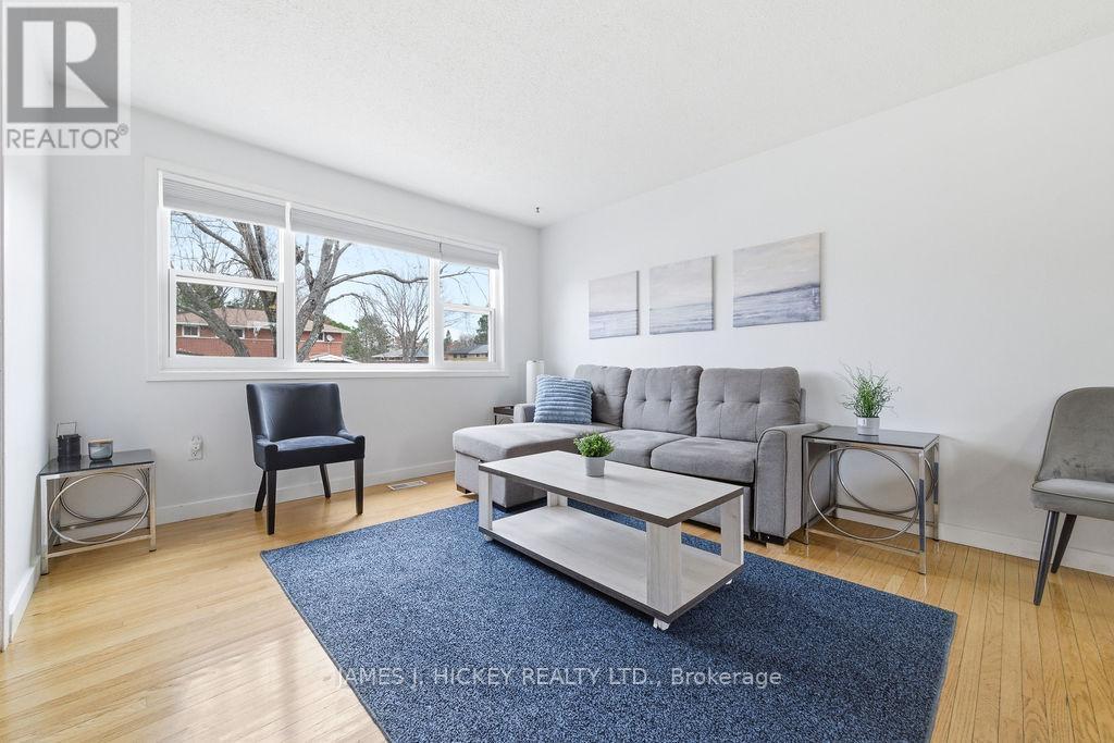 51 Frontenac Crescent, Deep River, ON - Indoor Photo Showing Living Room