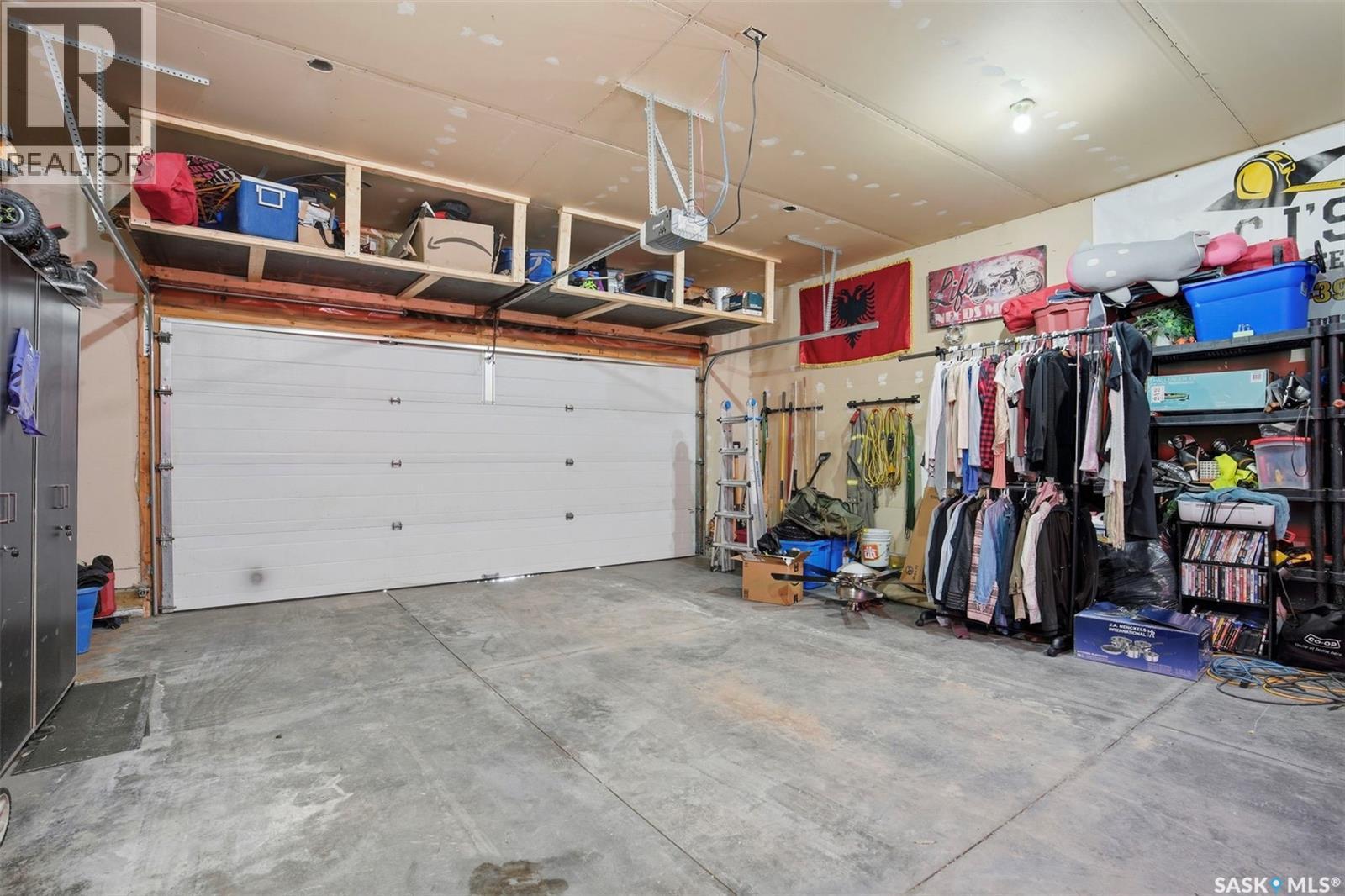 330 Player Crescent, Warman, SK - Indoor Photo Showing Garage