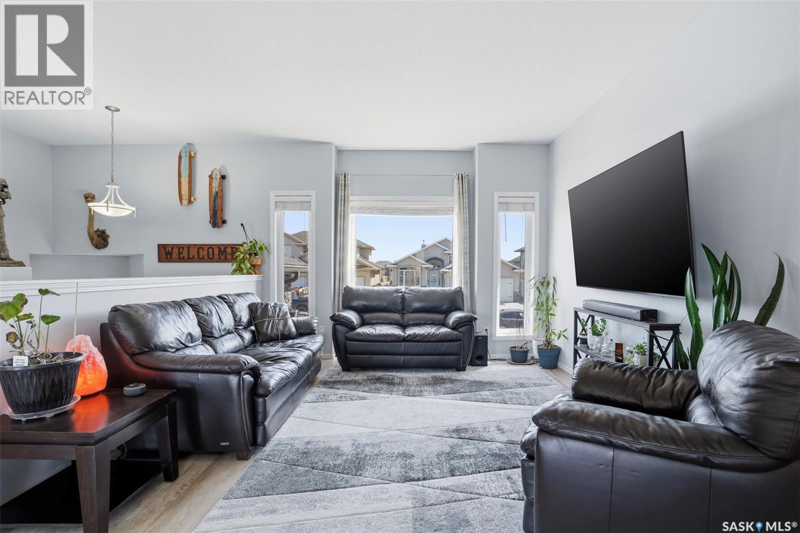 330 Player Crescent, Warman, SK - Indoor Photo Showing Living Room