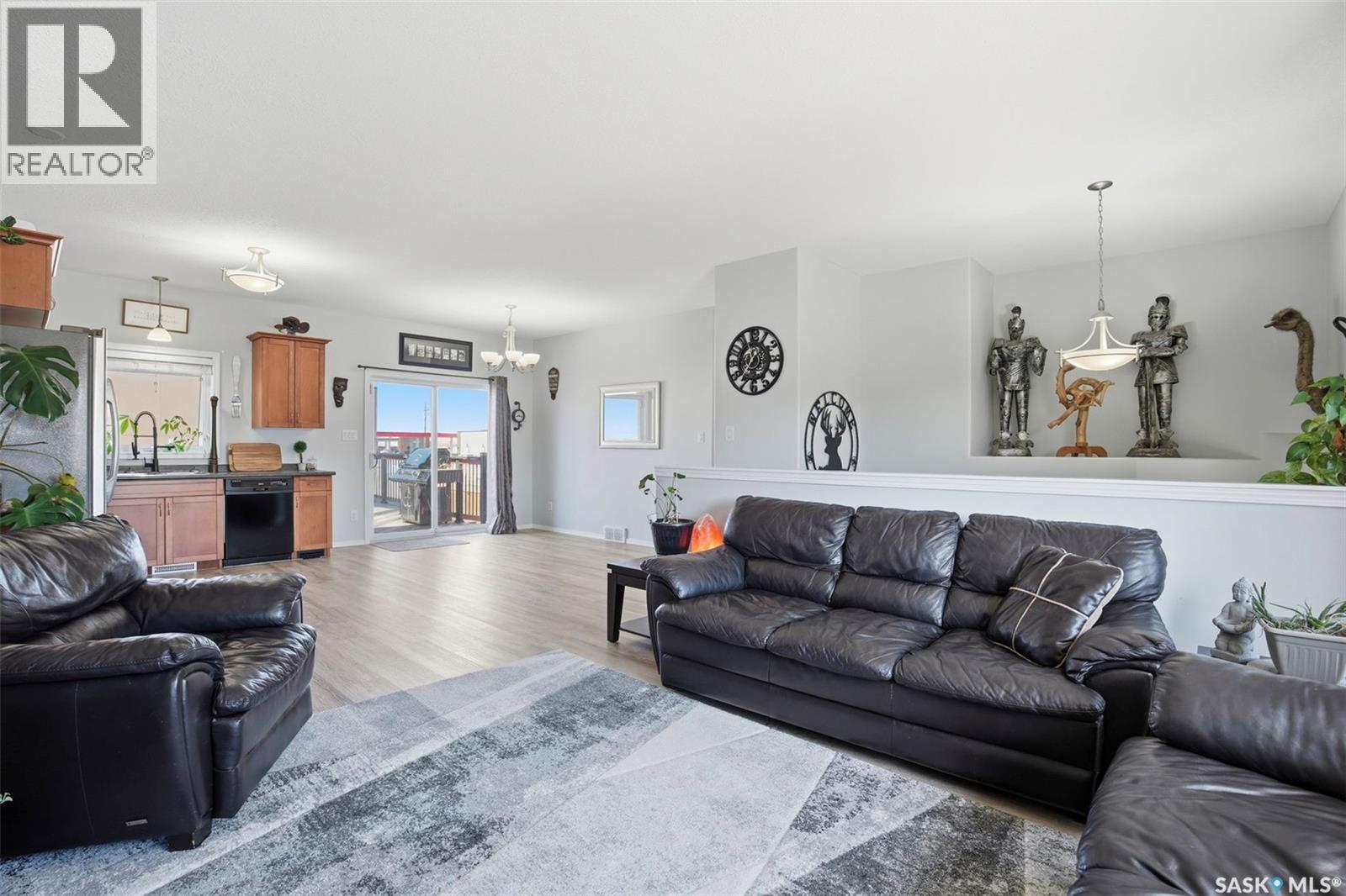 330 Player Crescent, Warman, SK - Indoor Photo Showing Living Room