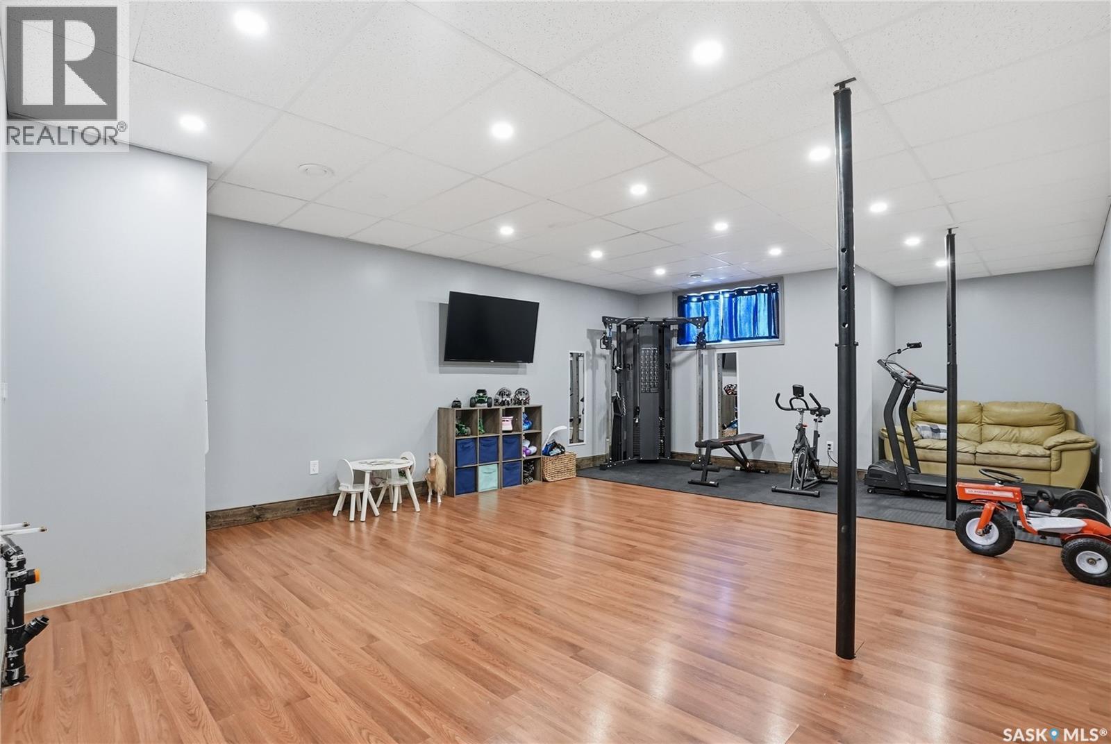 910 P Avenue, Perdue, SK - Indoor Photo Showing Gym Room