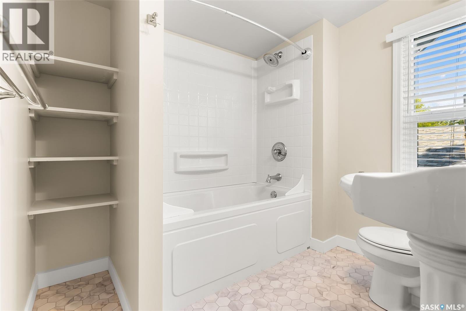 3260 Angus Street, Regina, SK - Indoor Photo Showing Bathroom