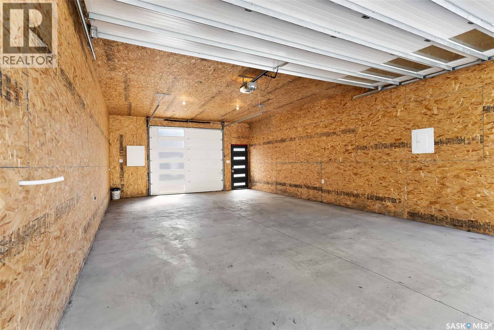 3260 Angus Street, Regina, SK - Indoor