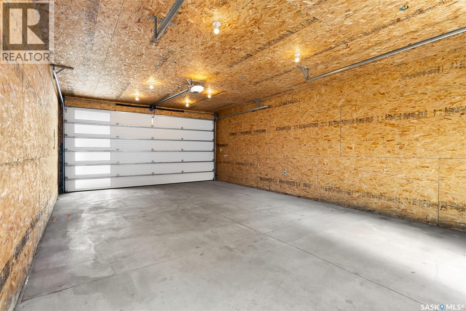 3260 Angus Street, Regina, SK - Indoor Photo Showing Garage