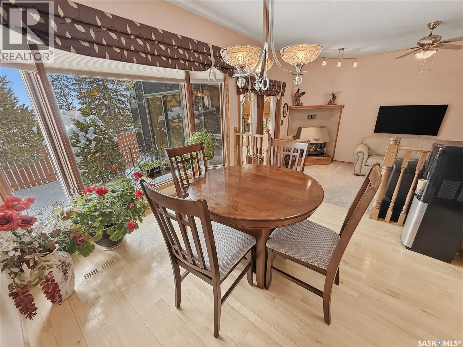 412 Curry Crescent, Swift Current, SK - Indoor Photo Showing Dining Room