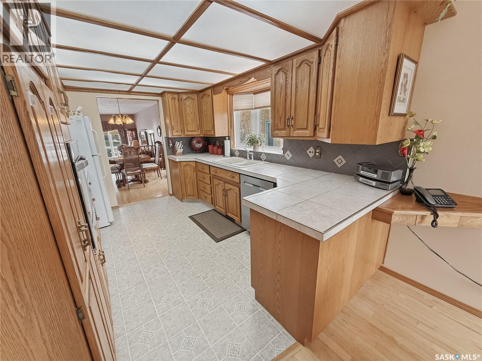 412 Curry Crescent, Swift Current, SK - Indoor Photo Showing Kitchen