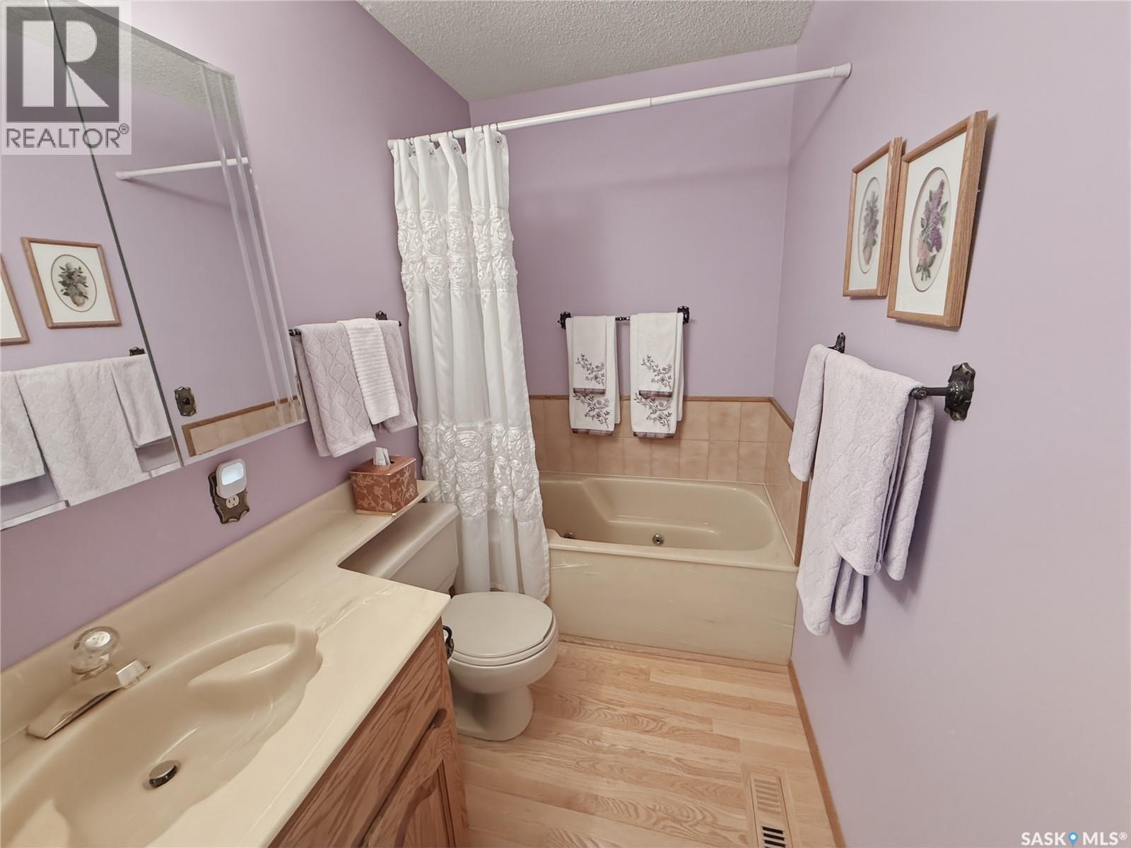 412 Curry Crescent, Swift Current, SK - Indoor Photo Showing Bathroom