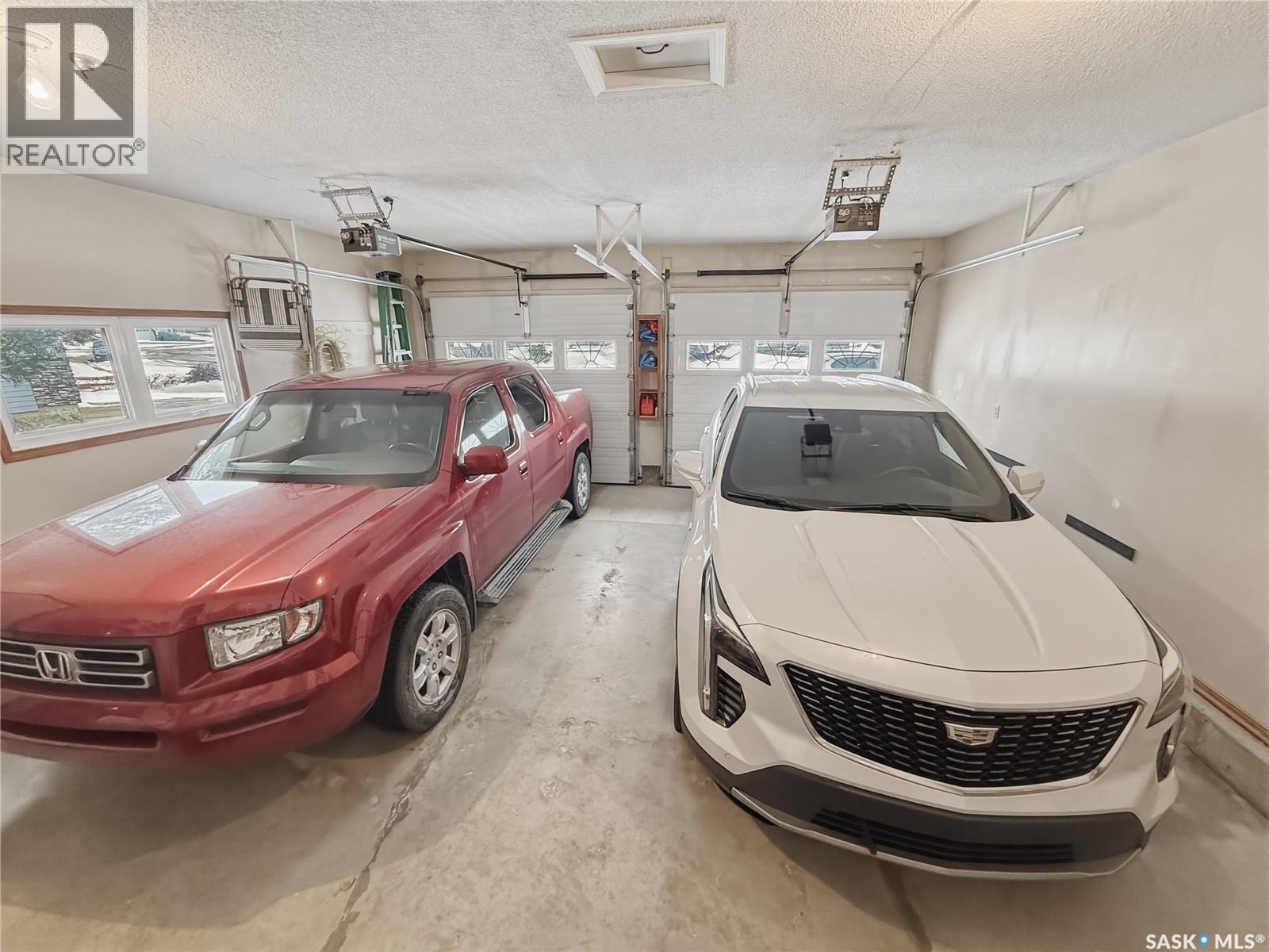 412 Curry Crescent, Swift Current, SK - Indoor Photo Showing Garage