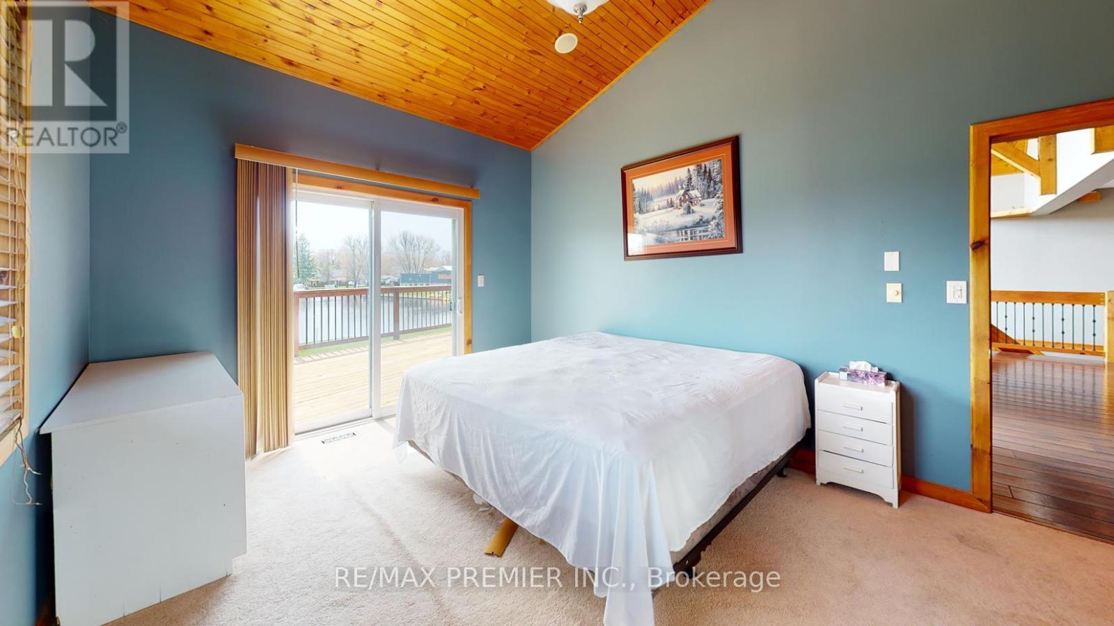 31 Paradise Boulevard, Ramara, ON - Indoor Photo Showing Bedroom