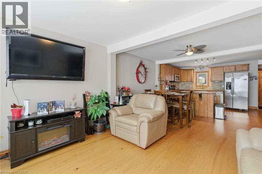 38 Cowans Crescent, Omemee, ON - Indoor Photo Showing Living Room