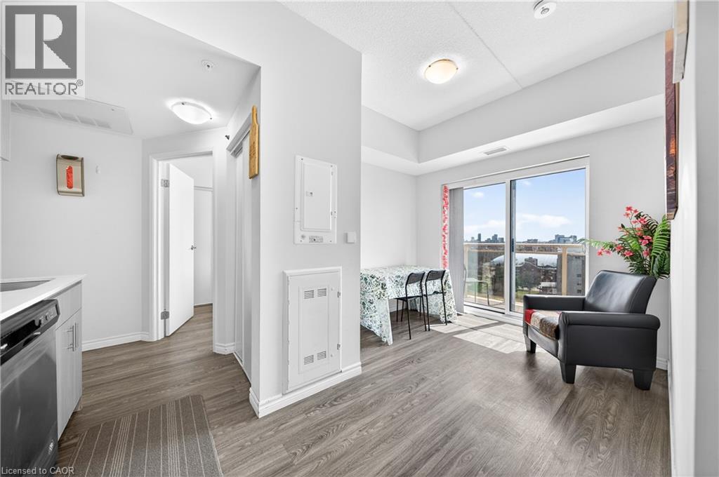 Open-concept living space with wood-finish flooring extending throughout - 246 Lester Street Unit# Ph-03, Waterloo, ON - Indoor